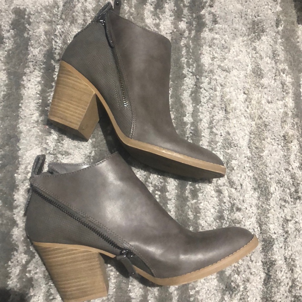 Lexi and Abbie never worn ankle booties size 9